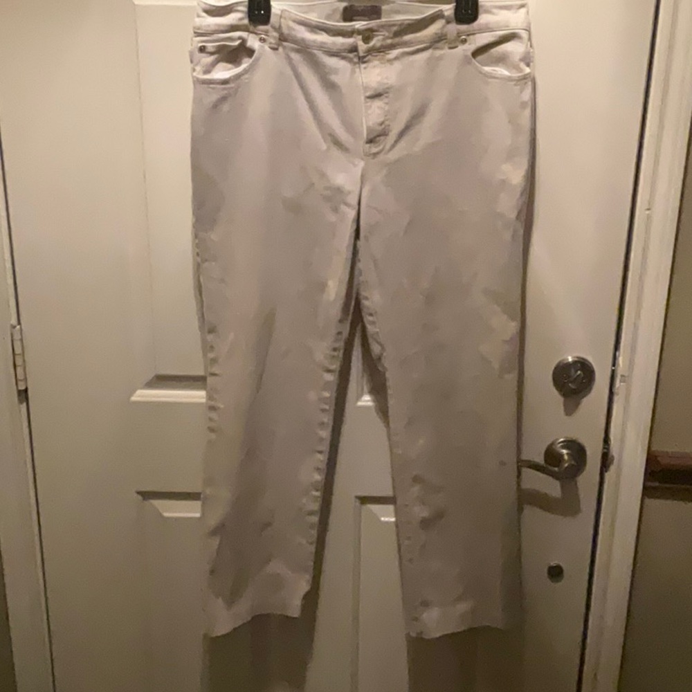 Chico’s So Slimming 2.5/14 beige jeans
